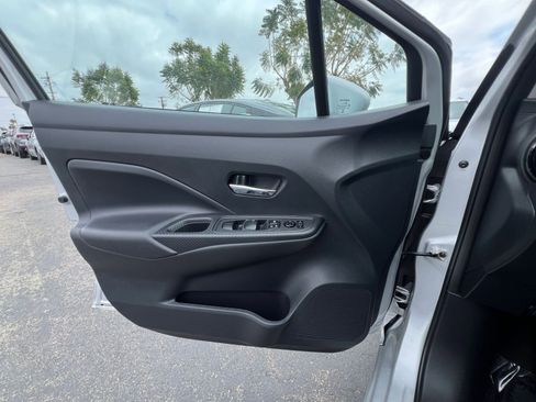 Used 2025 Nissan Versa SV FWD image 18
