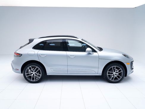 Certified 2026 Porsche Macan AWD/4WD image 8
