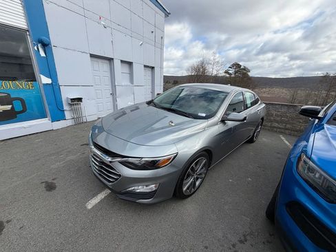 Used 2023 Chevrolet Malibu LT image 2