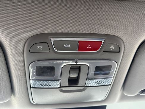 Used 2025 Kia Telluride S AWD/4WD image 16