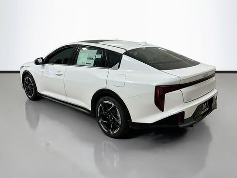 New 2025 Kia K4 GT-Line image 5