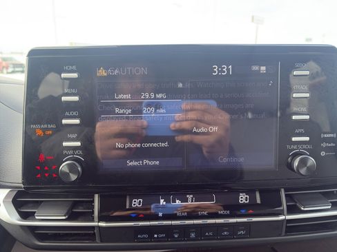 Used 2024 Toyota Sienna LE image 13