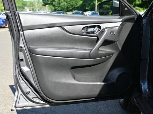 Used 2018 Nissan Rogue SV w/ Premium Package AWD/4WD image 14