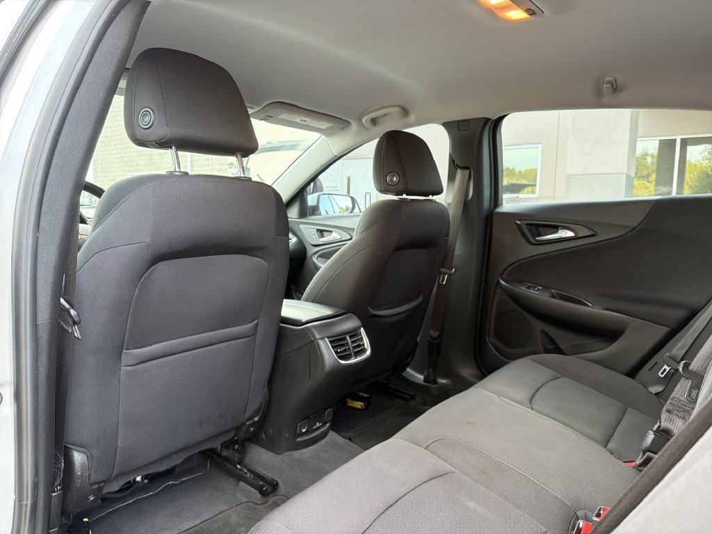 Used 2018 Chevrolet Malibu LT FWD image 12