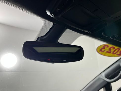 Used 2023 Chrysler Pacifica Pinnacle FWD image 27