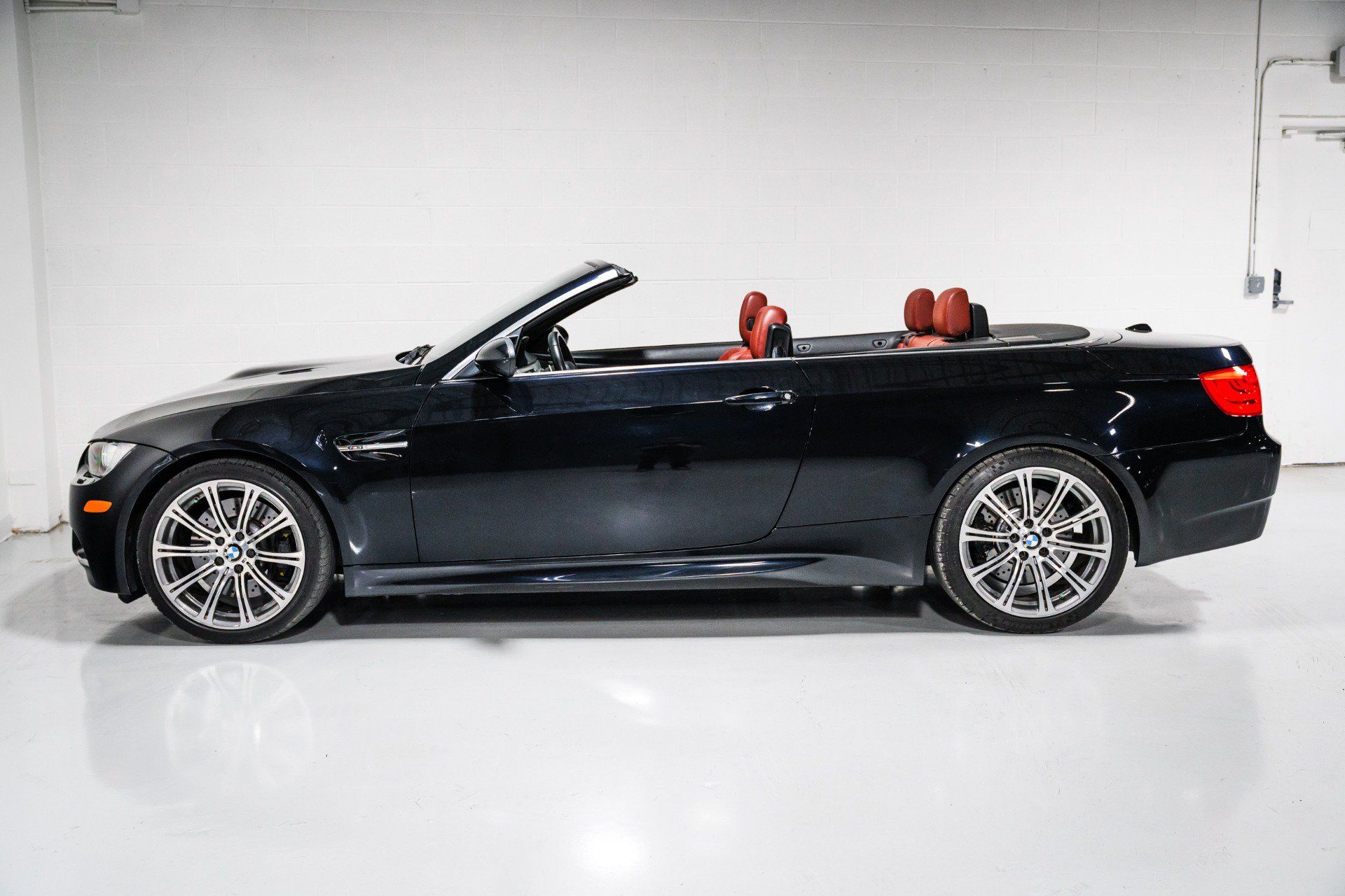 Used 2011 BMW M3 Convertible RWD image 6