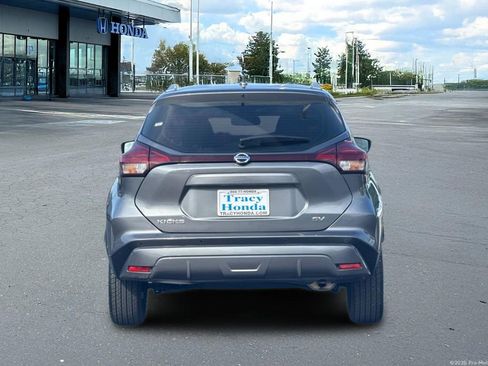 Used 2021 Nissan Kicks SV FWD image 8