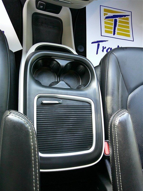 Used 2023 Chrysler Pacifica Touring-L FWD image 15