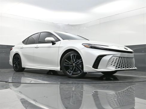 Used 2025 Toyota Camry XSE image 24