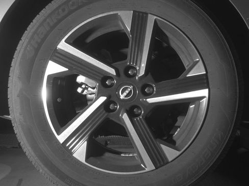 Used 2025 Nissan Sentra SV FWD image 15