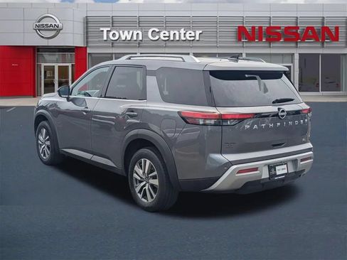 Certified 2025 Nissan Pathfinder SL FWD image 5