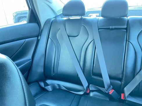 Used 2025 Hyundai Elantra Limited image 40