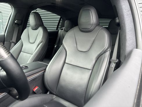 Used 2022 Tesla Model X image 25