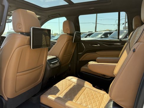 Used 2024 Cadillac Escalade ESV Sport w/ LPO, ONYX Package image 15