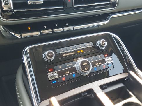 Used 2022 Lincoln Navigator L Black Label image 18