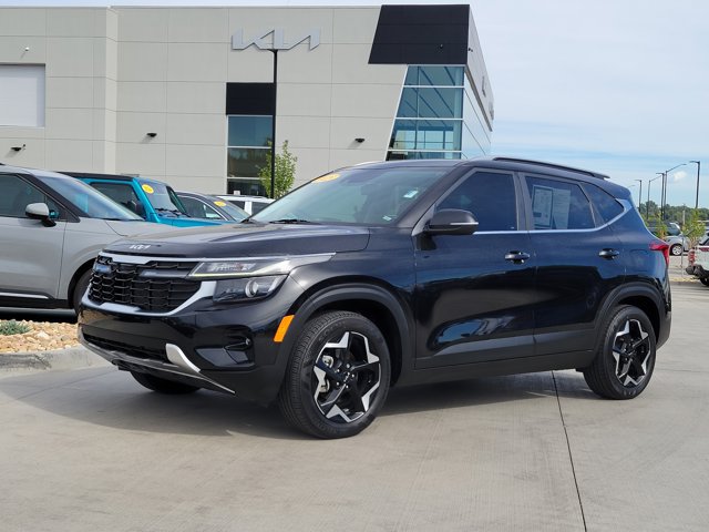 Certified 2025 Kia Seltos EX FWD image 1