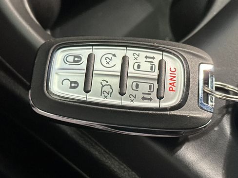 Used 2026 Chrysler Pacifica Select FWD image 30