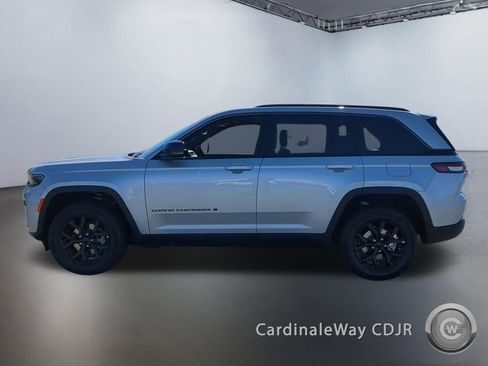 New 2026 Jeep Grand Cherokee Altitude image 5