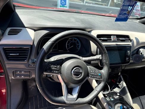Used 2018 Nissan Leaf SL w/ SL Technology Package FWD image 6