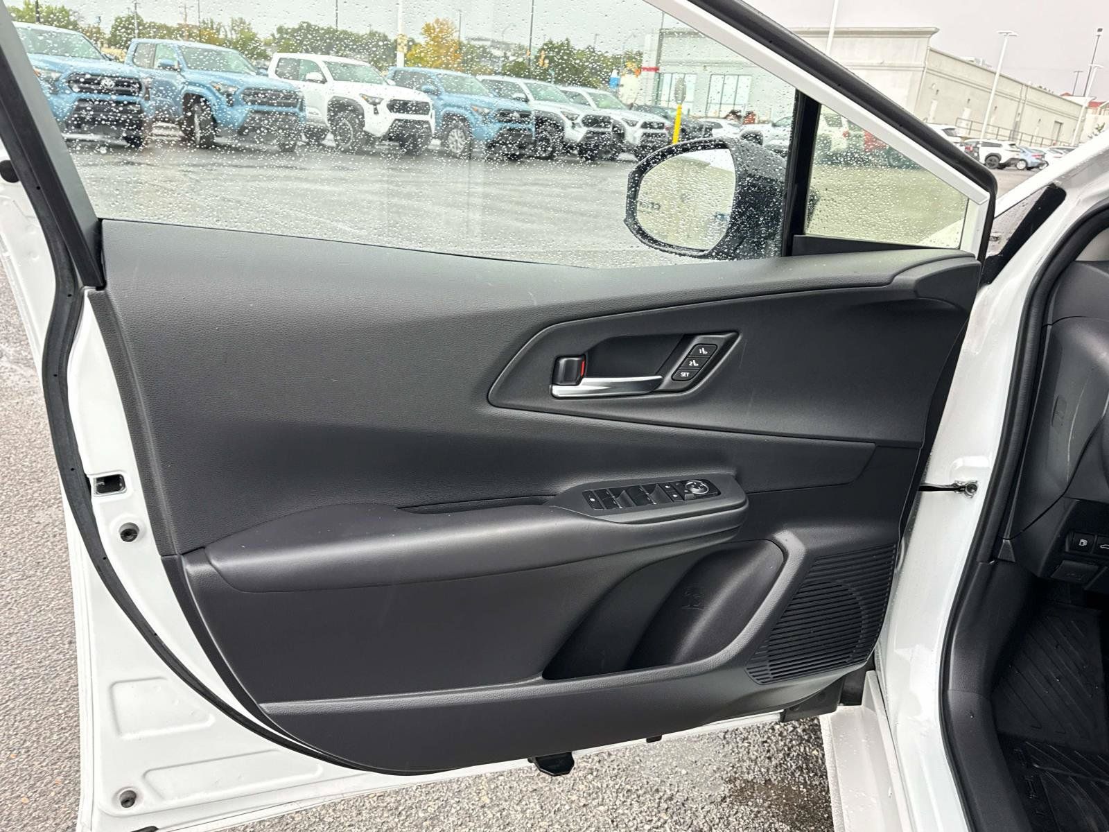 Used 2023 Toyota Prius Prime Premium FWD image 12
