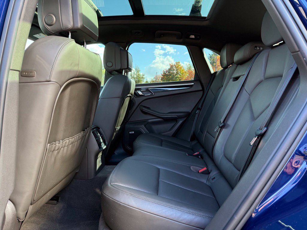 Used 2022 Porsche Macan AWD/4WD image 16