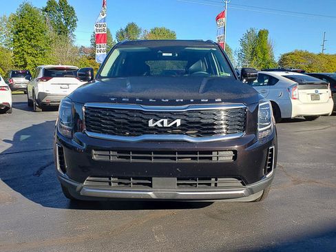 Used 2022 Kia Telluride S image 2