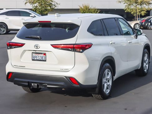 Used 2020 Toyota Highlander LE image 6