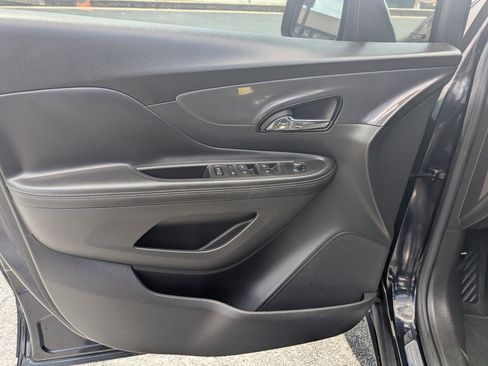 Used 2022 Buick Encore Preferred w/ Safety Package image 11