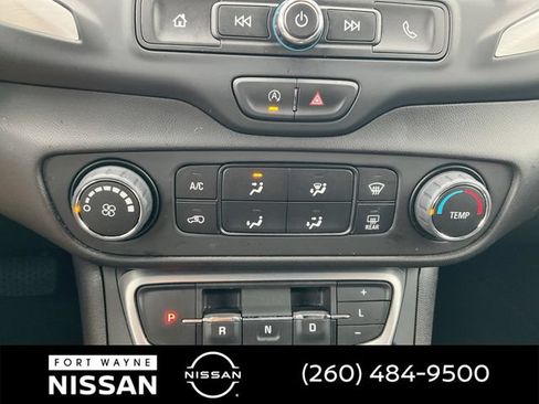 Used 2024 GMC Terrain SLE AWD/4WD image 17