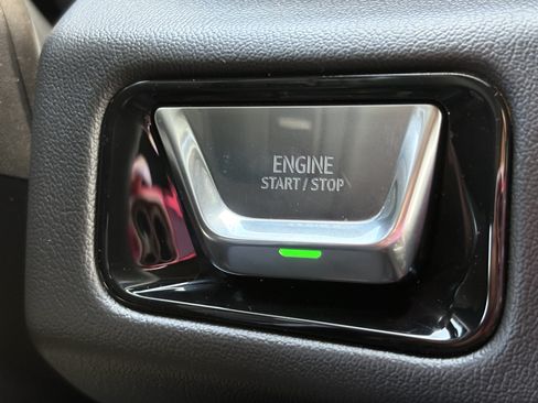 Used 2025 GMC Yukon XL Denali AWD/4WD image 26