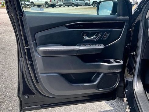 Used 2025 Honda Pilot EX-L image 17