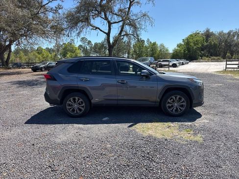 Used 2022 Toyota RAV4 XLE Premium image 6