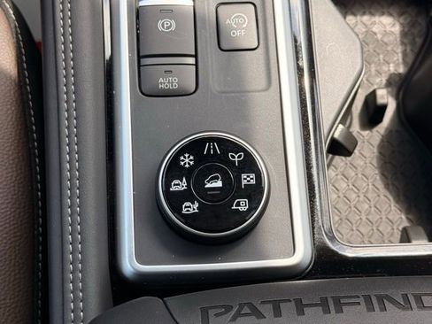 New 2026 Nissan Pathfinder Platinum AWD/4WD image 32