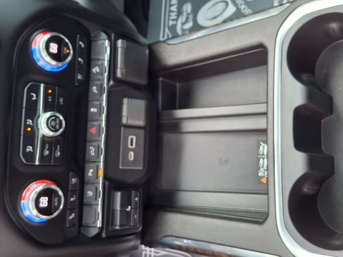 Used 2022 GMC Sierra 3500 Denali AWD/4WD image 18