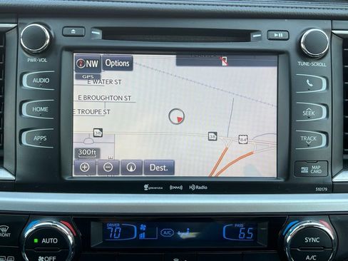 Used 2017 Toyota Highlander XLE image 32