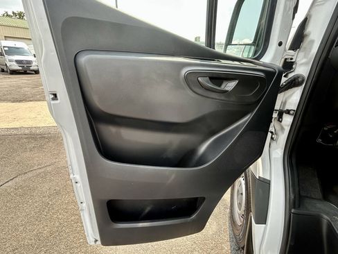 Used 2022 Mercedes-Benz Sprinter 3500 image 10