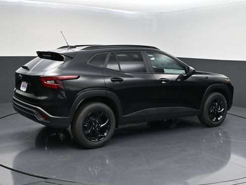 New 2026 Chevrolet Trax LT w/ Midnight Edition FWD image 7