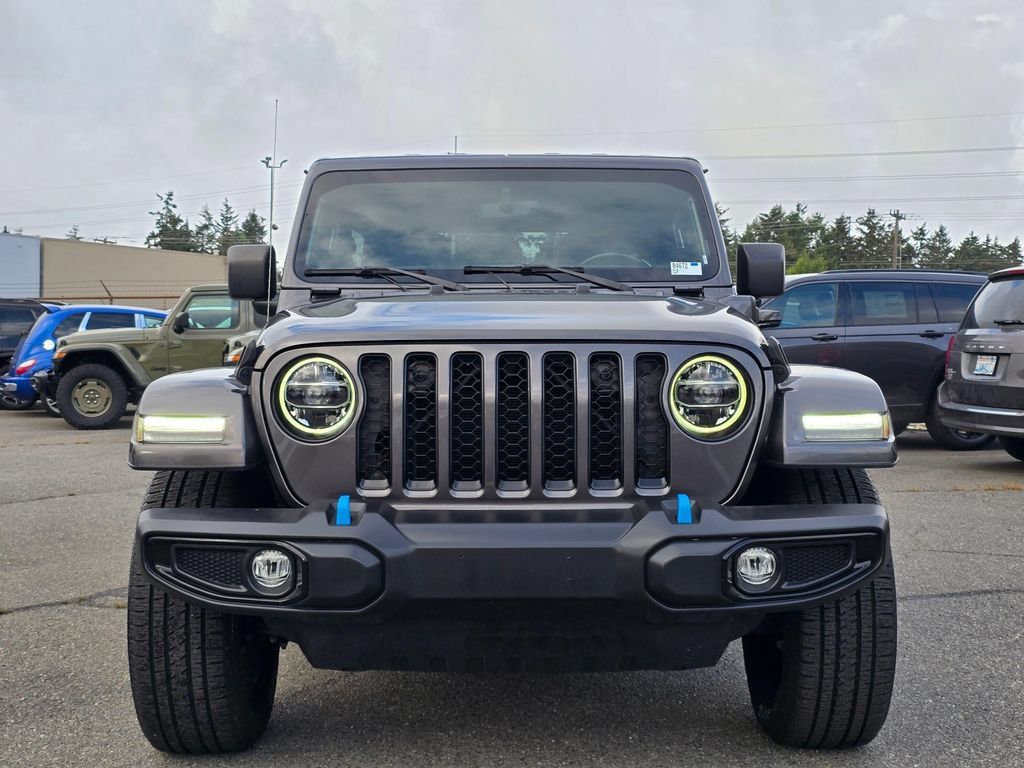 Used 2022 Jeep Wrangler Unlimited Sahara w/ Cold Weather Group AWD/4WD image 3