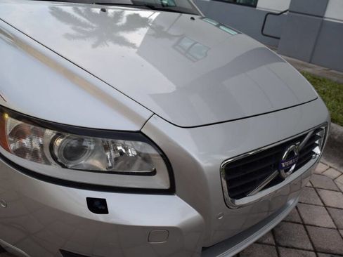 Used 2011 Volvo V50 T5 image 10