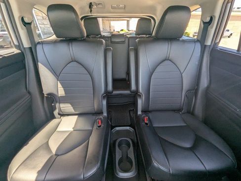 Used 2022 Toyota Highlander XLE AWD/4WD image 24