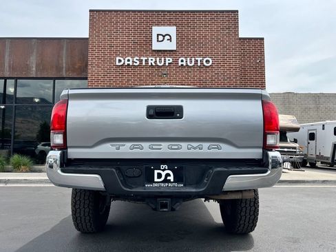 Used 2018 Toyota Tacoma TRD Off-Road AWD/4WD image 5