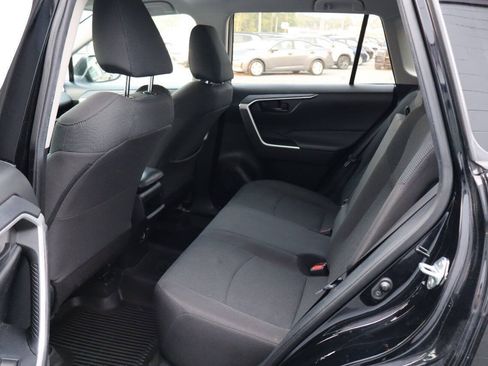 Used 2021 Toyota RAV4 LE AWD/4WD image 5
