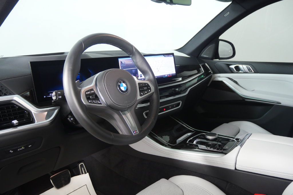 Used 2025 BMW X5 xDrive40i w/ M Sport Package AWD/4WD image 13