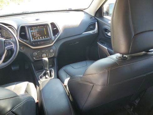 Used 2018 Jeep Cherokee Limited FWD image 17