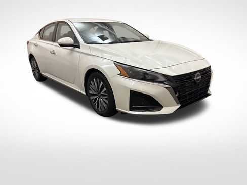 Used 2023 Nissan Altima 2.5 SV image 3