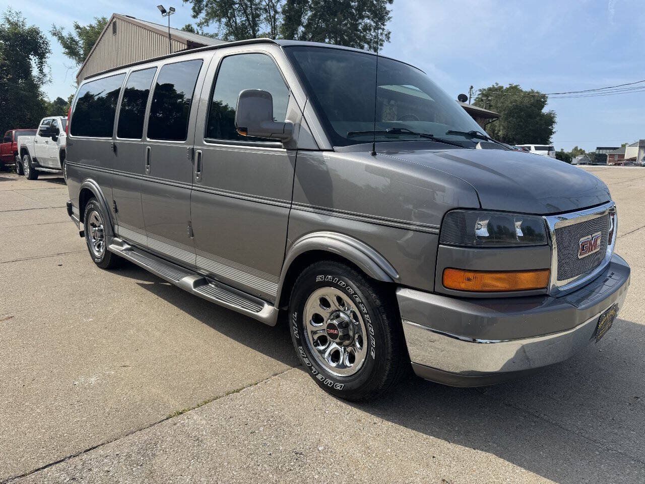Used 2010 GMC Savana 1500 w/ Preferred Equipment Group RWD image 3