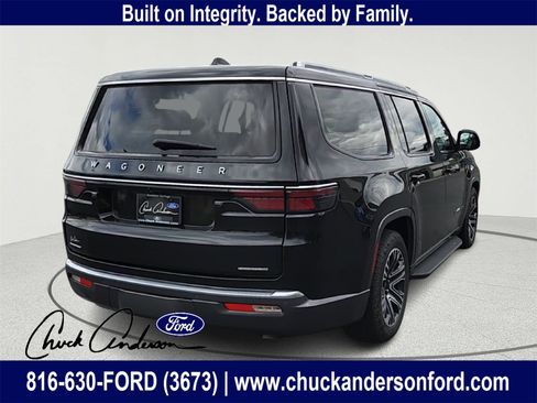 Used 2022 Jeep Wagoneer Series III w/ Flexible Seating Group image 4