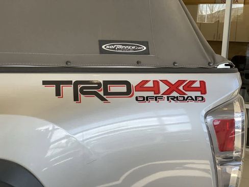 Used 2020 Toyota Tacoma TRD Off-Road w/ TRD Premium Off Road Package AWD/4WD image 12