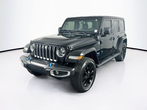 Used 2023 Jeep Wrangler Unlimited Sahara w/ Cold Weather Group AWD/4WD image 3
