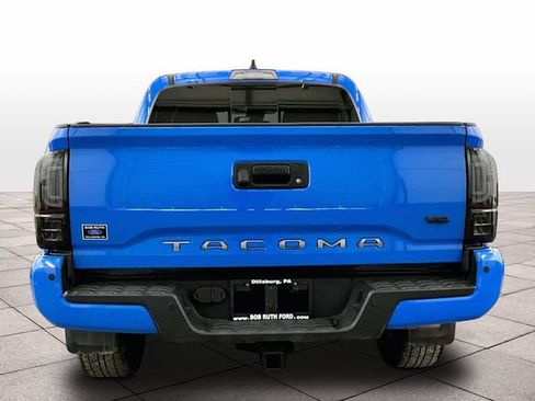 Used 2020 Toyota Tacoma TRD Sport w/ Technology Package AWD/4WD image 4